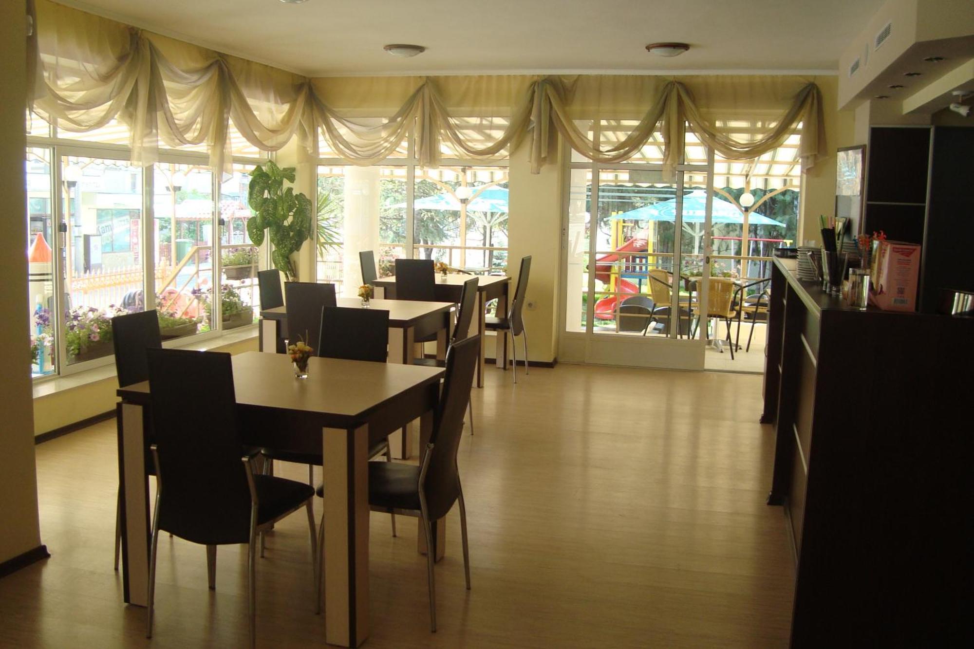 Hotel Astra Ravda Dış mekan fotoğraf