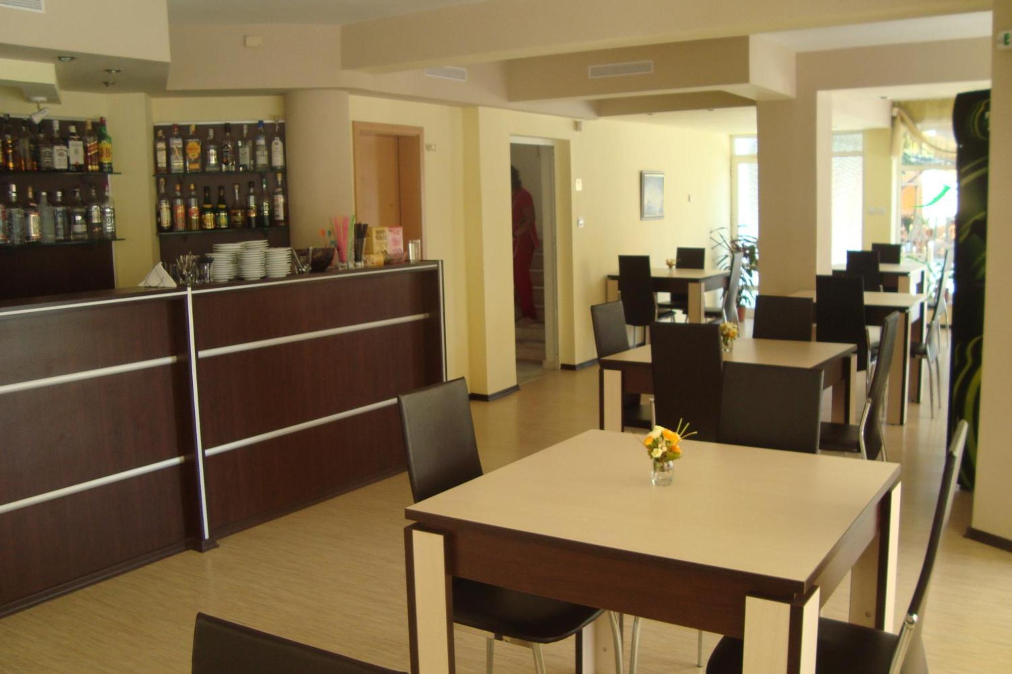 Hotel Astra Ravda Dış mekan fotoğraf